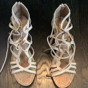Adorable like new beige wedge Sandles